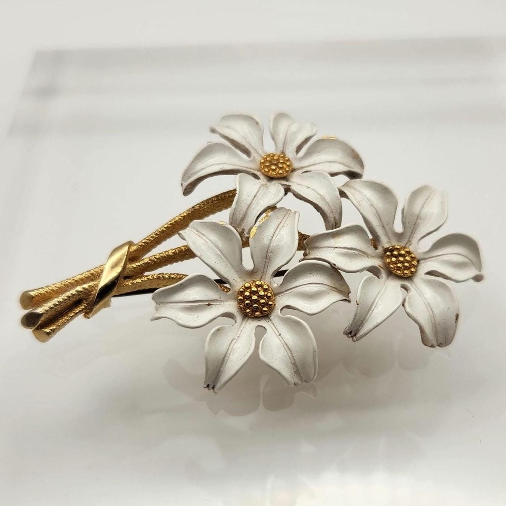 Vintage White Enamel Flower Brooch – Gold Tone Articulated Bouquet Pin